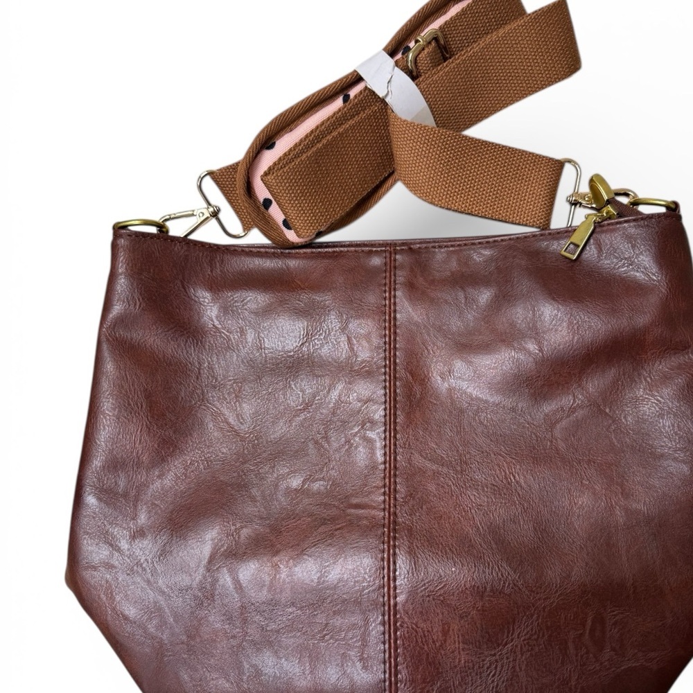 Chic Brown Leather Tote Bag - Picture 3 of 4
